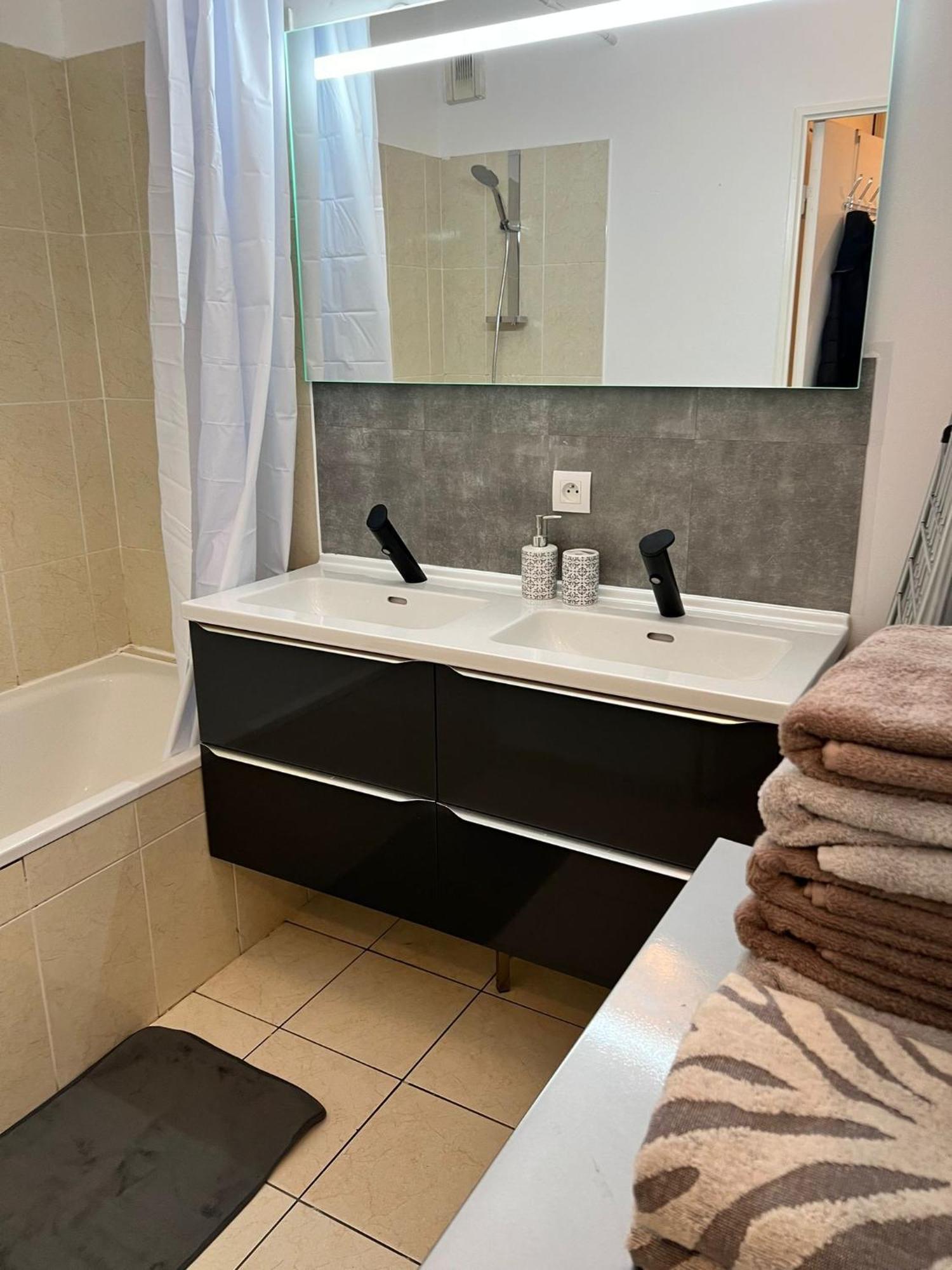 Appartement 5Min Gare Rer Disneyland Paris Val D'Europe La Vallee Village Parking Inclus Montévrain Eksteriør bilde
